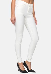 Elara Broek - weiß