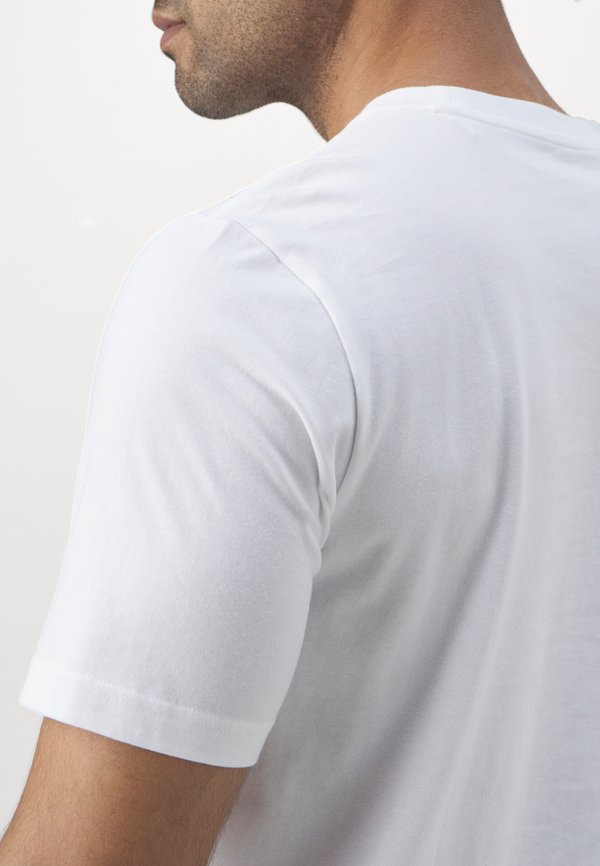 REAL MADRID DNA GRAPHIC - Club wear3