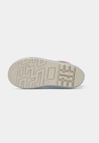 Sport shoe sole with a textured light gray rubber design, featuring a blue accent along the edge and a geometric tread pattern.