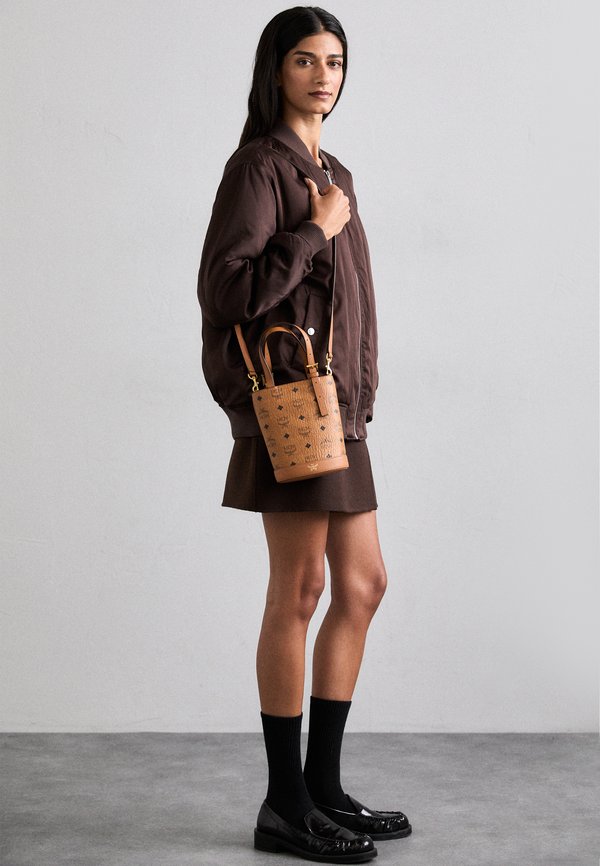 AREN TOTE - Handbag - cognac2