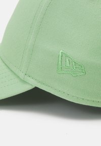 New Era ESSENTIAL FORTY UNISEX - Naģene - green