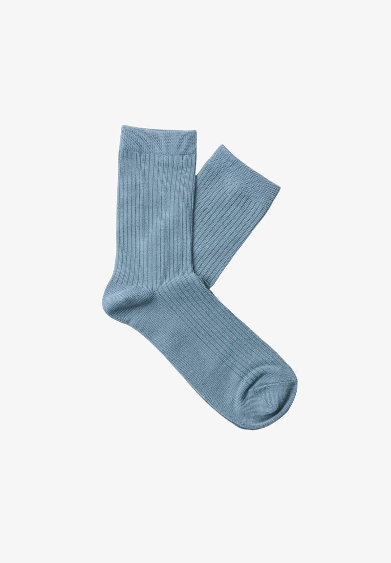 Chaussettes en coton côtelé bleu clair à hauteur de mi-mollet avec un renforcement au niveau des orteils. Texture douce avec une finition lisse.