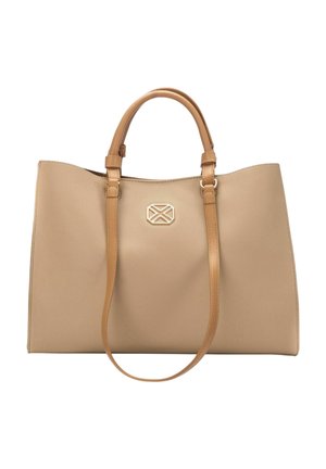 Borsa tote beige in pelle con doppi manici, tracolla staccabile e un piccolo emblema metallico al centro frontale.