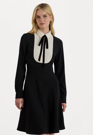 TWO-TONE GEORGETTE TIE-NECK DRESS - Kjole - black/mascarpone cream