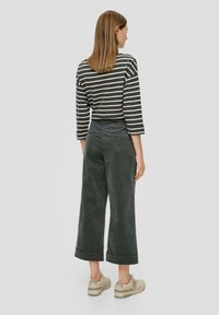 s.Oliver - Spodnie materiałowe