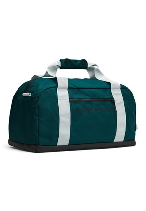 Turquoise duffeltas met witte bandjes, zwarte bodem, ritssluiting voorvak en gewatteerd handvat, merk "Peak Performance."