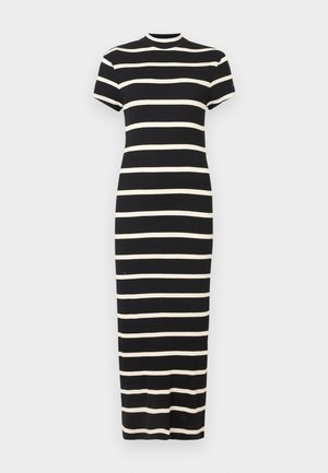 Páskované midi šaty v černobílé barvě, ribbovaný materiál, krátké rukávy, přiléhavý střih, vysoký límec, horizontální pruhy, hladká textura.