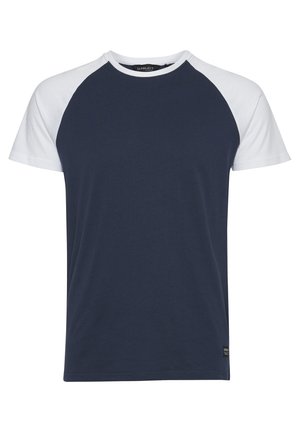 T-shirt bleu marine avec des manches raglan blanches, col rond, en coton doux, et une petite étiquette de marque en bas.