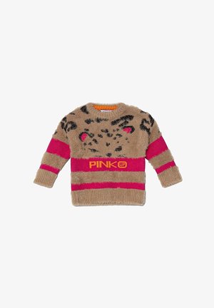 Maglione beige fluffy con macchie leopardate nere, strisce rosa vivaci sulle maniche e sul corpo, e testo "PINK UP" in arancione sulla striscia rosa.
