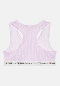 Bralette rose rayé avec un design dos nageur. Doté d'une bande élastique blanche avec le logo "TOMMY HILFIGER". Fabriqué en tissu doux.