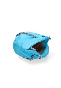 Borsa a tracolla in nylon blu con forma arrotondata, tracolla a catena e bordo strutturato. Presenta una chiusura con zip e una fodera interna color cuoio.