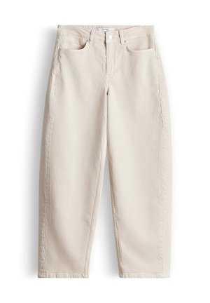 Beige Jeans mit hoher Taille und geradem Bein, vorne mit Knopf, Reißverschluss, Gürtelschlaufen und Fünf-Taschen-Stil auf weißem Hintergrund.