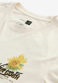 Next HOKUSAI THE GREAT WAVE LICENSE STANDARD - Marškinėliai su spaudiniu - ecru van gogh sunflowers