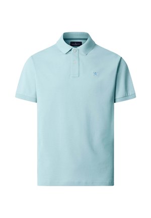 Svetlomodrá polokošeľa s krátkym rukávom, dvoma gombíkmi a malým vyšívaným logom skrížených vesiel na ľavej strane hrudníka.