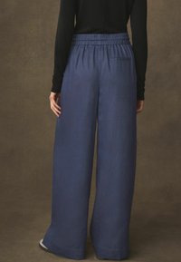 Next PETITE  - Auduma bikses - indigo blue