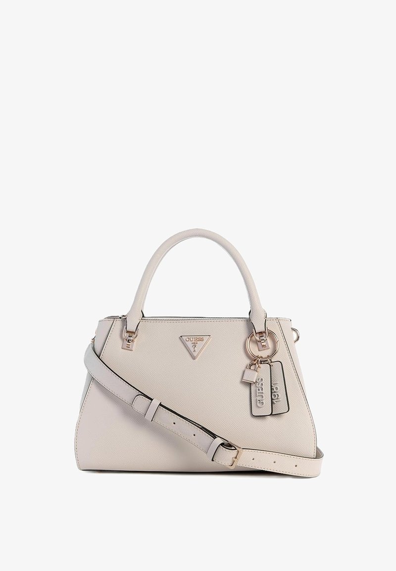 Sac à main structuré beige clair avec poignées supérieures, bandoulière ajustable, ferrures dorées et étiquettes porte-clés brandées.