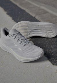 adidas Performance Silniční běžecké boty - white