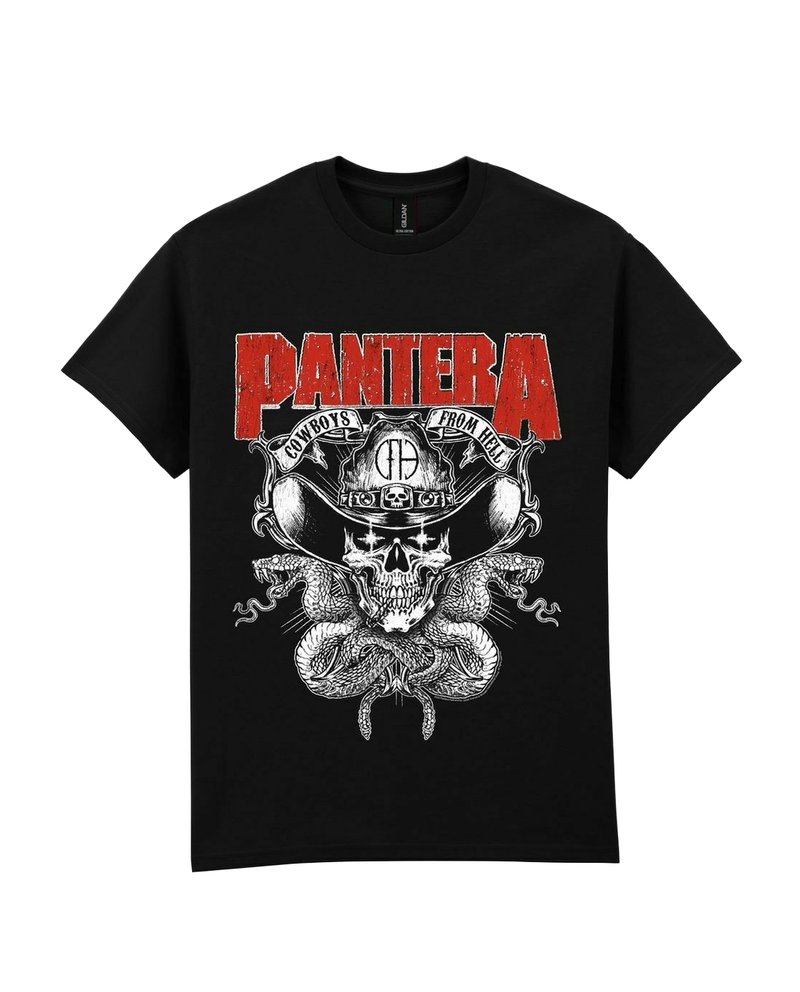 Sort bomulds t-shirt med fed rød tekst, der står "PANTERA", og et grafikdesign af et kranie med slanger og cowboy-elementer.