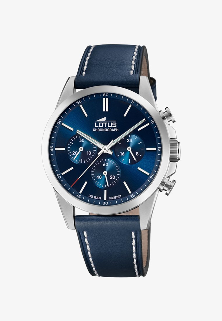 Montre chronographe Lotus avec cadran bleu, trois sous-cadrans, boîtier argenté et bracelet en cuir bleu avec surpiqûres blanches.