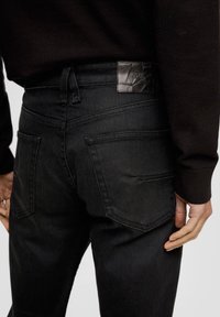 s.Oliver Slim fit jeans - schwarz