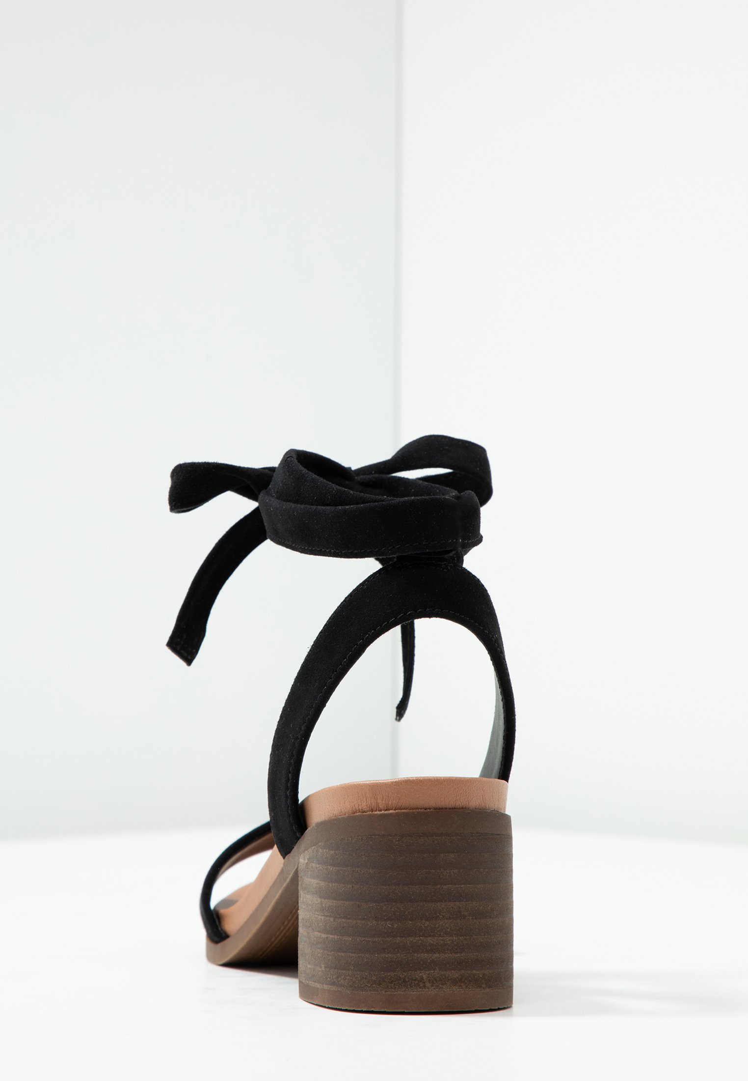 steve madden adrianne sandal