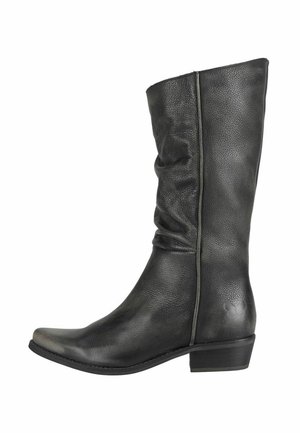 Stivale in pelle nera altezza ginocchio con punta leggermente affusolata e tacco basso a blocco. Presenta una texture arricciata e un discreto dettaglio del logo sul lato.