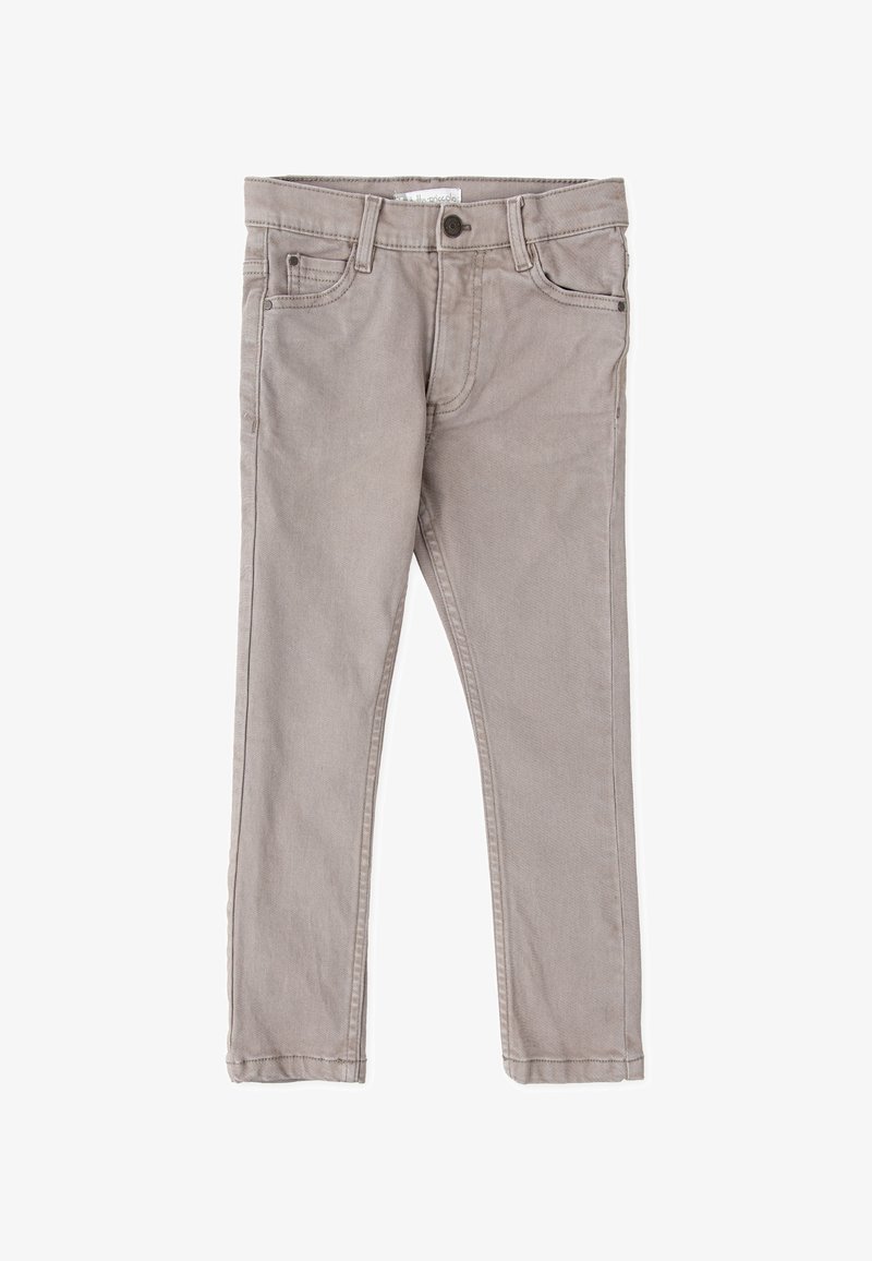 Los pantalones de mezclilla gris presentan un ajuste Slim, con una textura suave, cinco bolsillos y un cierre de botón en la cintura.