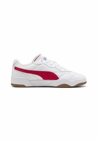 Hvide sneakers med røde accenter, i glat syntetisk materiale, med polstret krave og gummisul. Enkel snørelukning.