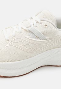 Saucony TRIUMPH - Scarpe da corsa su strada - white
