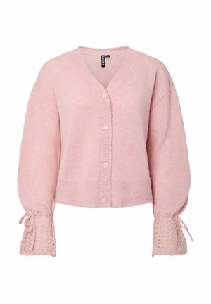 Heleroosa kootud kardigan V-kaelusega, ees nupud ja dekoratiivsed pitsikatted kellukeste varrukaotstel. Pehme tekstuur, lühendatud disain.