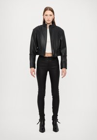 032c HIPPOLYTA GUARDED BIKER JACKET - Lederjacke - black