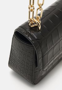MICHAEL Michael Kors TRIBECA CHAIN - Borsa a tracolla - black