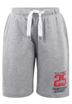 Pantalones cortos deportivos de color gris claro con cordón blanco, bolsillos laterales y texto rojo "25 Varsity Trainers Association" en la parte inferior de la pierna izquierda.