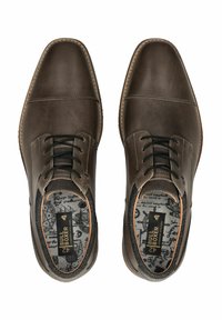 Scarpe eleganti in pelle marrone con un design slanciato, punta rotonda e lacci anteriori. Presentano una fodera interna testurizzata con motivi marittimi.