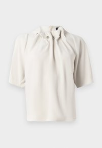 Blusa leggera beige chiara a maniche corte con scollatura arricciata, caratterizzata da bottoni decorativi e una cerniera sul retro nascosta. Tessuto dalla texture liscia.