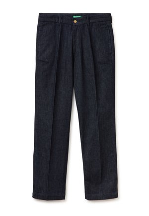 Dunkelblaue gerade geschnittene Hose mit vorderen Falten, Gürtelschlaufen, seitlichen Taschen und Knopfverschluss an der Taille.