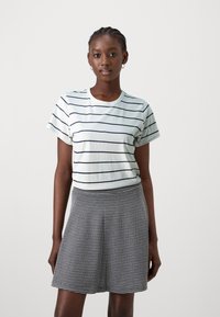 Abercrombie & Fitch BIOPOLISH SKIMMING TEE - Potiskana majica - white/navy