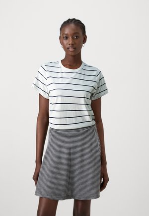 Abercrombie & Fitch BIOPOLISH SKIMMING TEE - T-shirt con stampa - white/navy