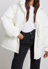 NA-KD Abrigo de invierno - off-white