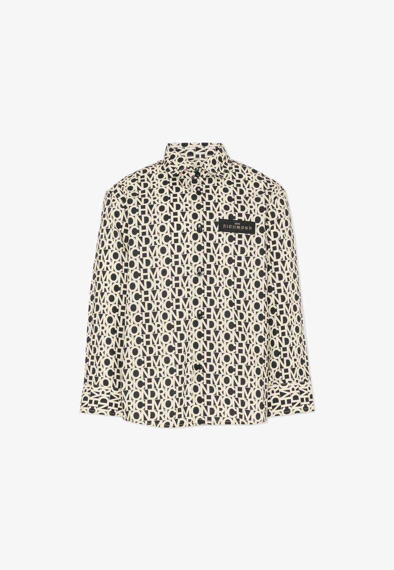 Chemise à manches longues avec un motif textuel répétitif "RICHMOND" en noir et beige et une petite étiquette de marque rectangulaire noire sur la poitrine.