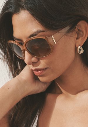 Next, NEXT VERLAUFGETÃ¶NTE SONNENBRILLE MIT ZIERAUSSCHNITTEN - Slnečné okuliare - mink