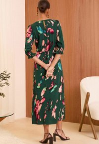Love & Roses EMPIRE SEAM FLUTE SLEEVE  PETITE  - Denní šaty - green smudge