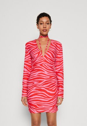 NA-KD DRAPED FRONT MINI DRESS - Denné šaty - pink