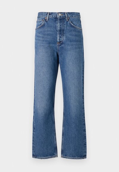 Jeans iz visokim pasom iz modrega denima s ravno krojem, ki imajo pet žepov in subtilno bledenje. Klasično zaponko in pošito okrasitev.