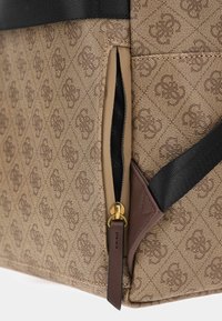 Guess CERTOSA SAFFIANO  - Dnevni ruksak - beige brown