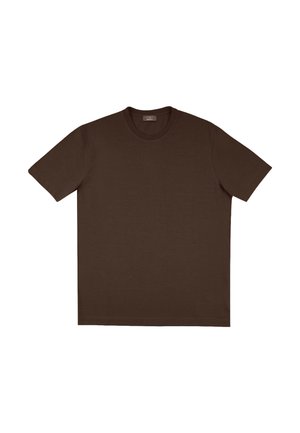 Prosty ciemnobrązowy t-shirt z krótkim rękawem i okrągłym dekoltem, ułożony płasko na białym tle.