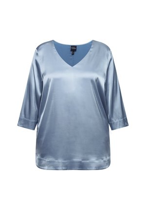 Satinbluse in Hellblau mit V-Ausschnitt, 3/4-Ärmeln und einer glatten, reflektierenden Textur in lockerer Passform.