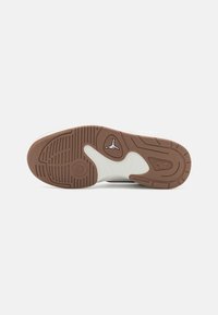 Jordan JORDAN STADIUM 90 - Sneakers basse - white/archaeo brown/legend light brown/sail