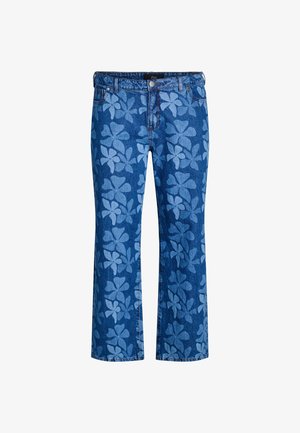 Jean en denim bleu avec des motifs floraux bleu clair, fermeture à boutons et glissière à l'avant, coupe droite et passants pour ceinture visibles.
