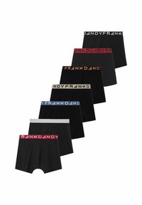 Set med sju svarta boxershorts med olika färgade elastiska midjeband med "FRANKDANDY"-logotyp: vit, röd, grå, blå och orange.